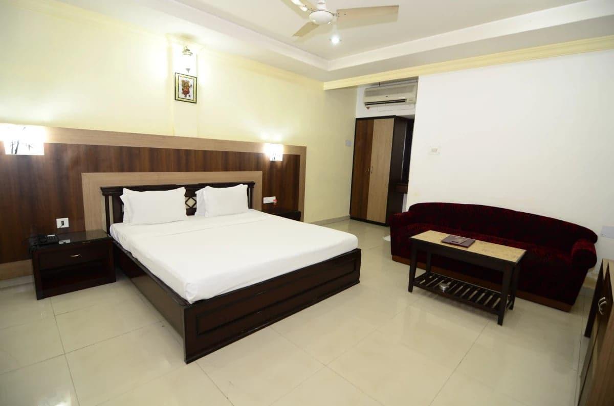 Hotel Little Palace Dibrugarh Zewnętrze zdjęcie
